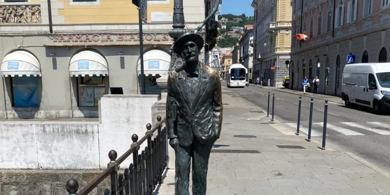 Nehrin Kıyısında – James’in İzinde Joyce’u Ararken: Edebiyat ve Hafıza Kenti Olarak Trieste